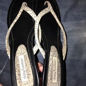 Daisy Fuentes kitten heels in leopard print